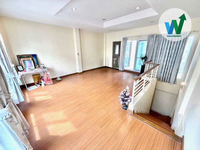 รูป ขายบ้านใกล้รถไฟฟ้า MRT บ้านกลางเมือง เออร์บาเนี่ยน ศรีนครินทร์ 46/1 หลังมุม พื้นที่กว้าง ทำเลดี ติดถนนใหญ่ เดินทางสะดวก - รูปที่ 5/9