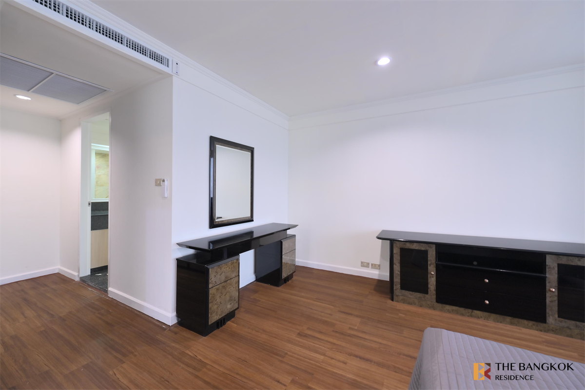 picture Lake Avenue Elevate Comfort at an Unbeatable Price - 7/10