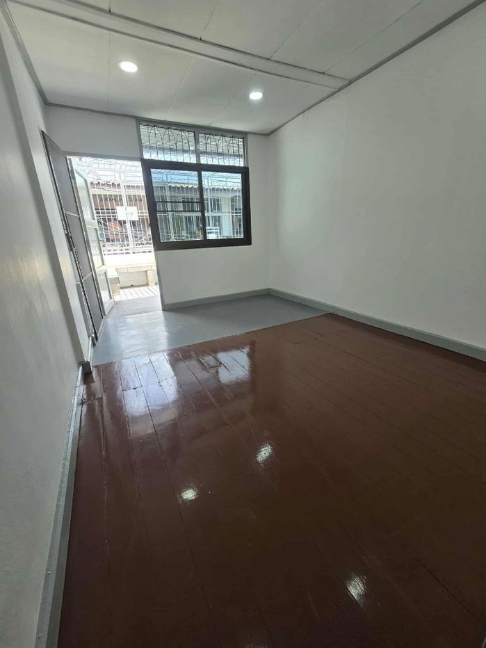 picture House for rent in Huai Khwang, very close to the MRT! - 7/18