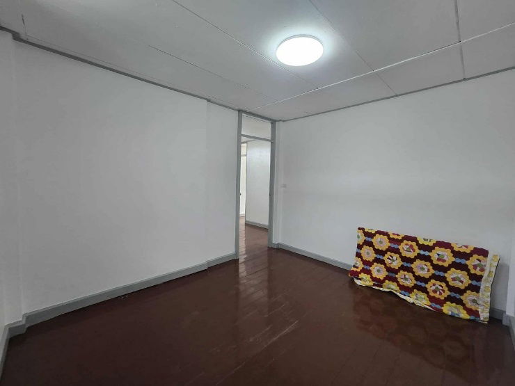 picture House for rent in Huai Khwang, very close to the MRT! - 17/18