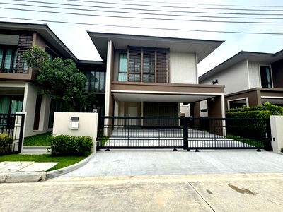 บ้านเดี่ยวให้เช่า : ให้เช่าบ้านเดี่ยวหรู 2 ชั้น โครงการบุราสิริ กรุงเทพกรีฑา แบบบ้าน Kempas 65.10 ตร.ว. หลังสุดท้าย ตกแต่งครบทั้งหลัง ใกล้ รร.นานาชาติไบรตัน