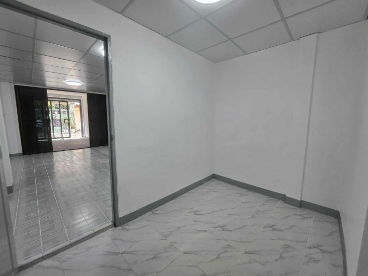 picture House for rent in Huai Khwang, very close to the MRT! - 12/18