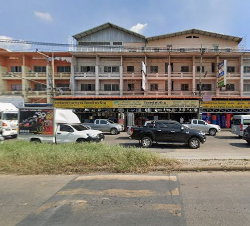 รูป ให้เช่าอาคารพาณิชย์ 2 คูหา ติดถนนใหญ่ (ตรงข้ามตลาดผลไม้นานาชาติ ตลาดไท) 3 ชั้น 2 ห้องนอน 2 ห้องน้ำ เหมาะสำหรับค้าขาย เช่า 45,000 บ/ด โทร 093-9594717 - รูปที่ 1/4