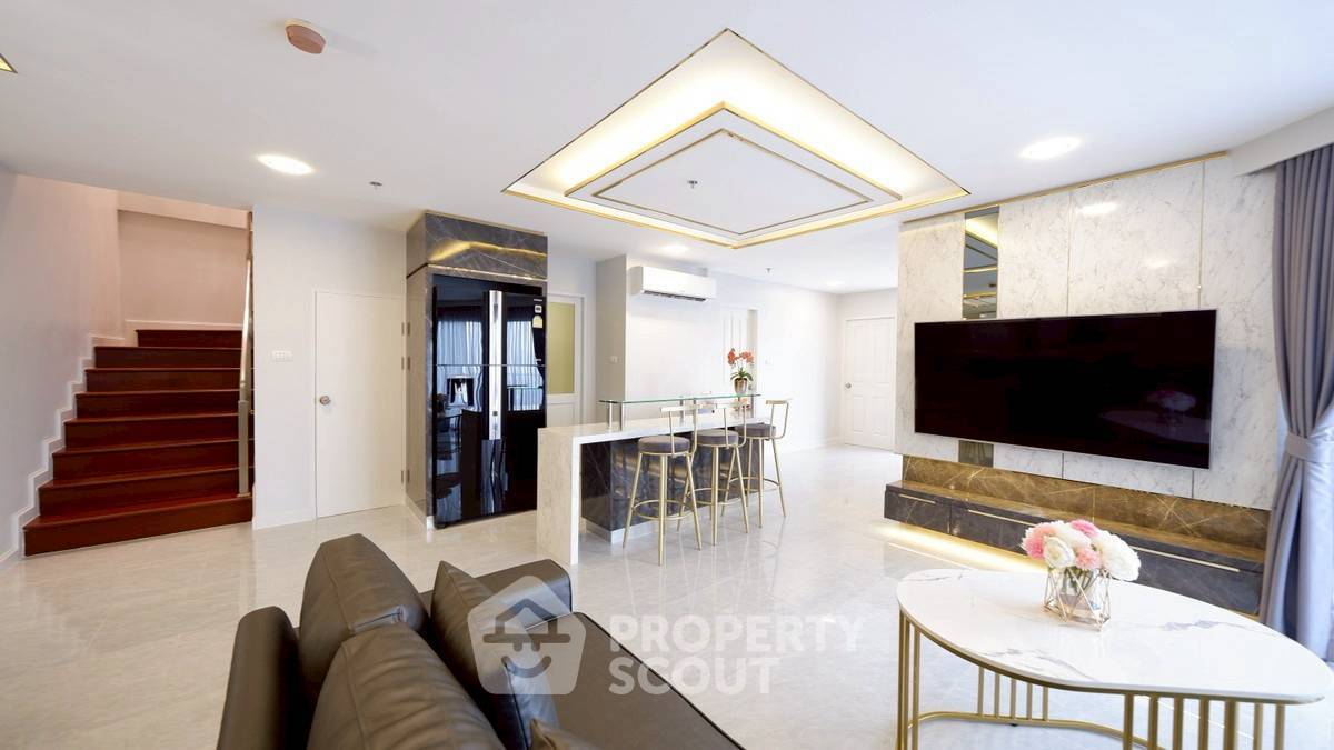 picture 4-BR Condo at Belle Grand Rama 9 near MRT Phra Ram 9 (ID 2383337) - 2/12