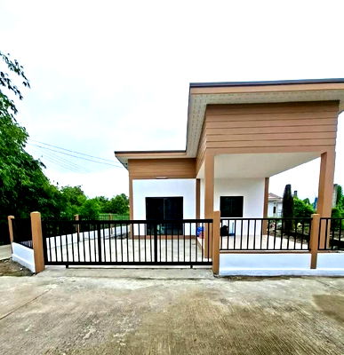 Houses for rent Muang Chiang Mai Chiang Mai : Single storey house for rent with 2 bedrooms,2 toilets and 1 kitchen. 