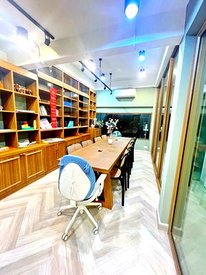 Townhouses for rent Esplanade Ratchadapisek  : Cheaper than a Penthouse BTS Nana.550m.Ploenchit 400m. Luxury 2-story townhouse for rent 34 sq.wa.