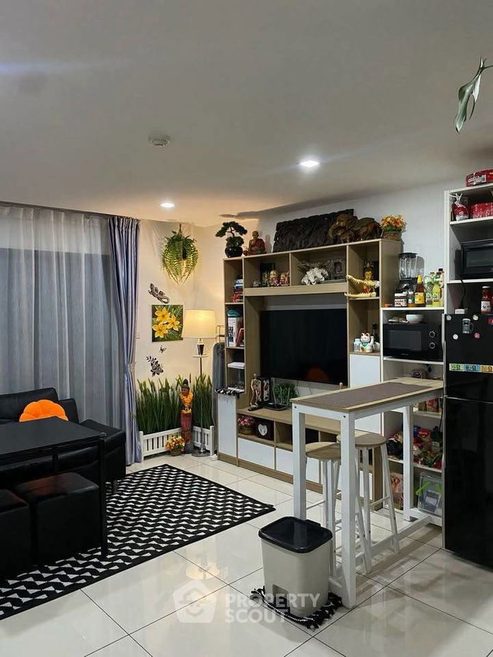 picture 2-BR Condo at Siam Oriental Plaza close to Phratamnak (ID 2383042) - 7/19