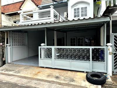 ทาวน์โฮม เซ็นทรัล พลาซ่า บางนา : ขาย ทาวน์เฮ้าส์ 2 ชั้น ทำเลดีมาก ติดตลาดมหาสิน ใกล้สถานีอุดมสุข