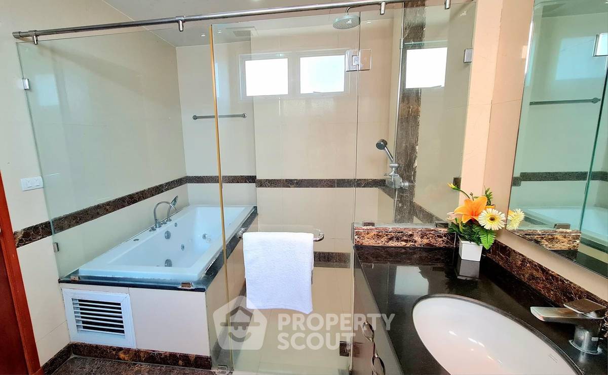 picture 3-BR Condo at Piyathip Place near BTS Phrom Phong (ID 1549702) - 6/10