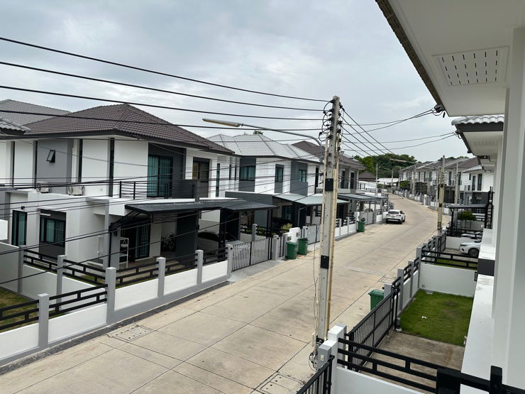 รูป บ้านใหม่ให้เช่า : Lake Velly (บ่อวิน) : 3 ห้องนอน 3 ห้องน้ำ พื้นที่ 45 ตรว ตกแต่งครบ พร้อมเข้าอยู่  - รูปที่ 20/28