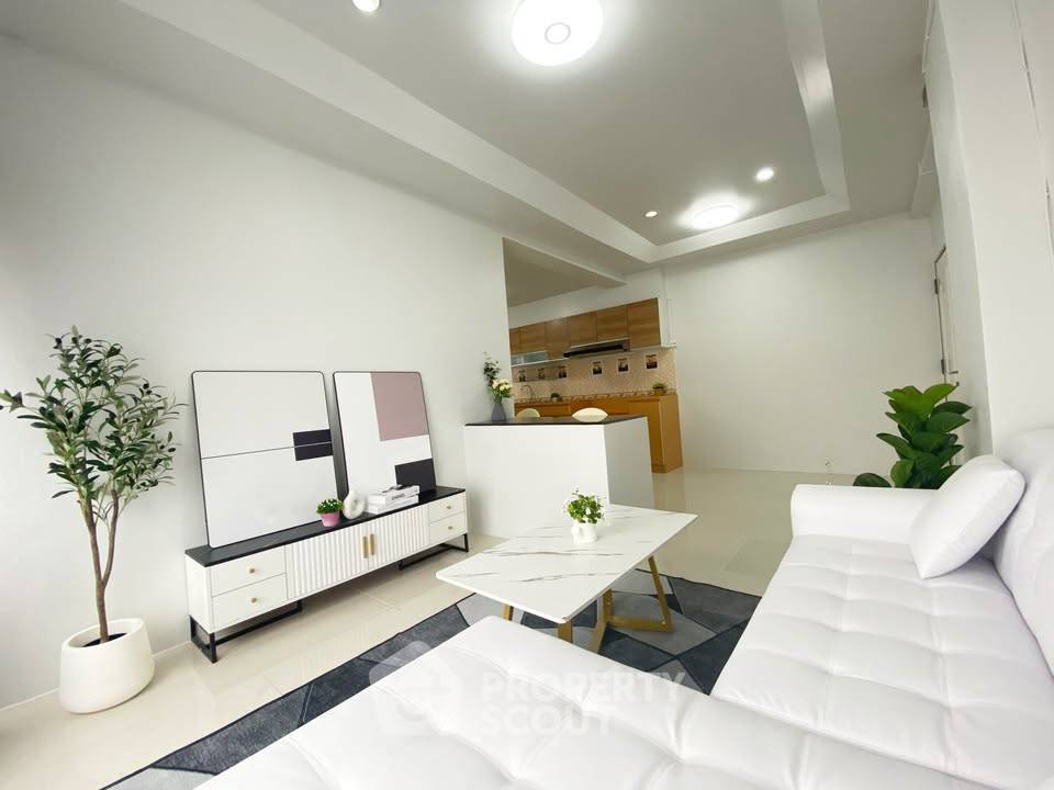 picture 2-BR Condo at Baan Sukhothai Ramklamhaeng Condominium close to Ramkhamhaeng (ID 2381171) - 6/20