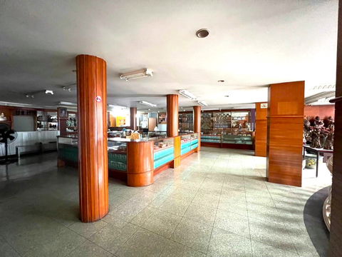 ขายด่วน ! ตึกแถว 2 ห้อง 4 ชั้น สภาพดี ทำเลทอง ย่านสีลม-สาทร ถนนกว้าง ใกล้ BTS เซนต์หลุยส์