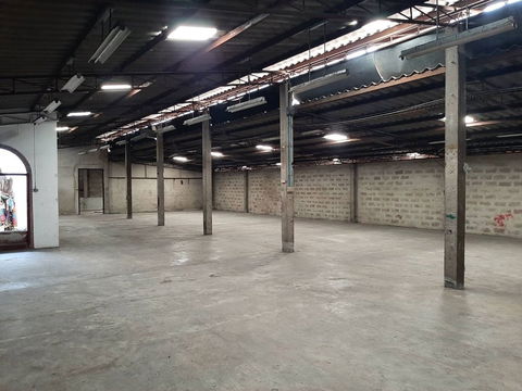 ทำเลดี ติดถนนใหญ่ รถคอนเทนเนอร์เข้าออกสะดวก โกดัง ถนนพระราม 2