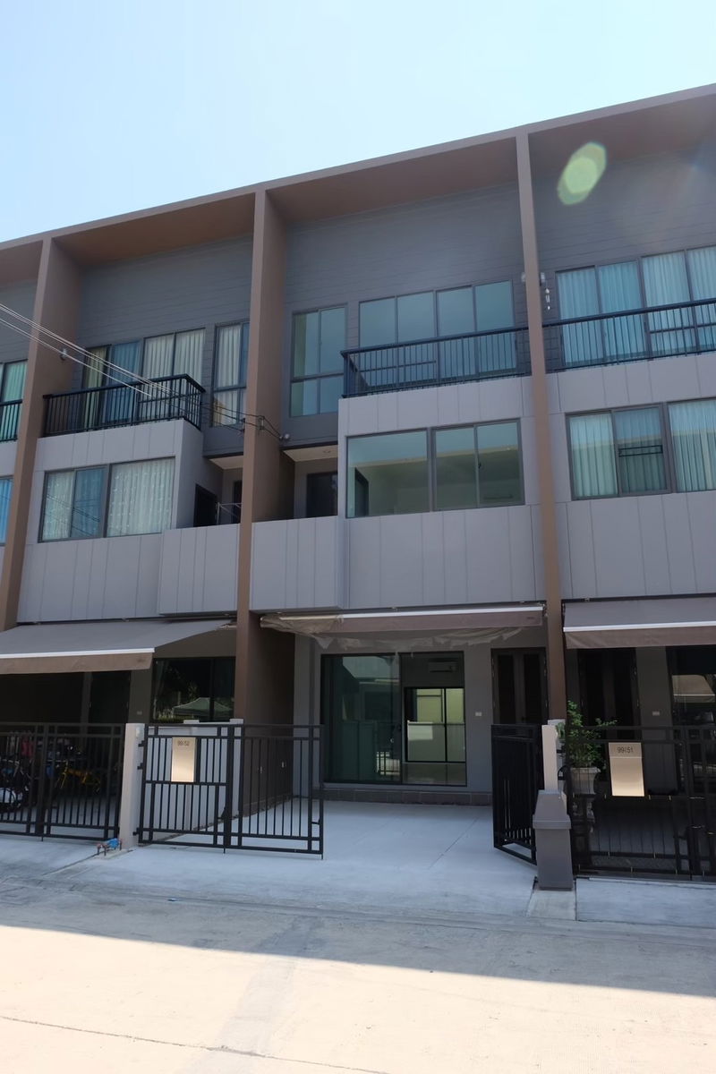 ทาวน์โฮมให้เช่า : Townhome for rent บ้านกลางเมือง พระราม9 กรุงเทพกรีฑา ตกแต่งครบ สวย พร้อมอยู่ 