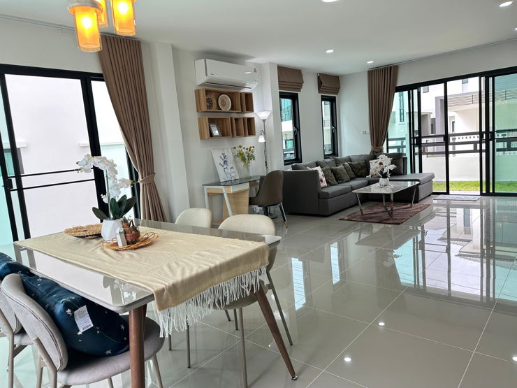 รูป บ้านใหม่ให้เช่า : Lake Velly (บ่อวิน) : 3 ห้องนอน 3 ห้องน้ำ พื้นที่ 45 ตรว ตกแต่งครบ พร้อมเข้าอยู่  - รูปที่ 16/28