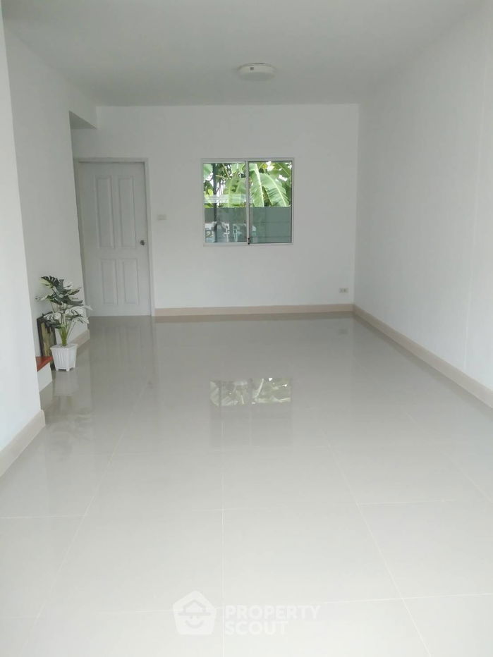 picture 3-BR Townhouse at Pruksa Ville 38/1 Nhamdaeng-Theparak in Bang Phli Yai (ID 2382037) - 2/6
