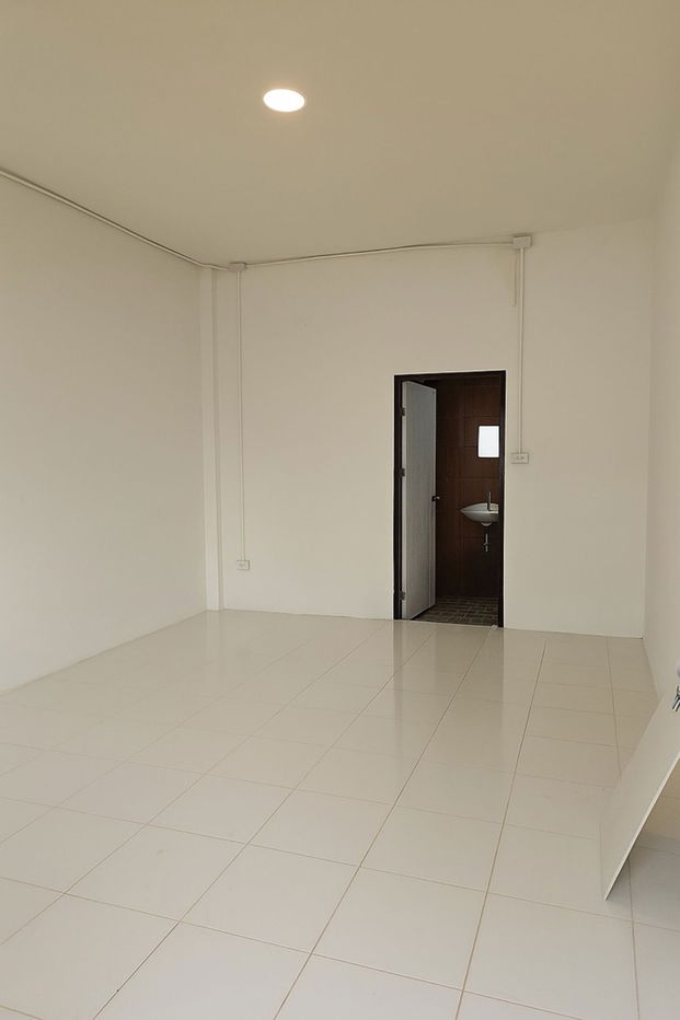 รูป 6 ห้องนอนส่วนตัวมีห้องน้ำในตัว ที่จอดรถ 10 คัน บ้าน บางนา-ตราด - รูปที่ 21/24