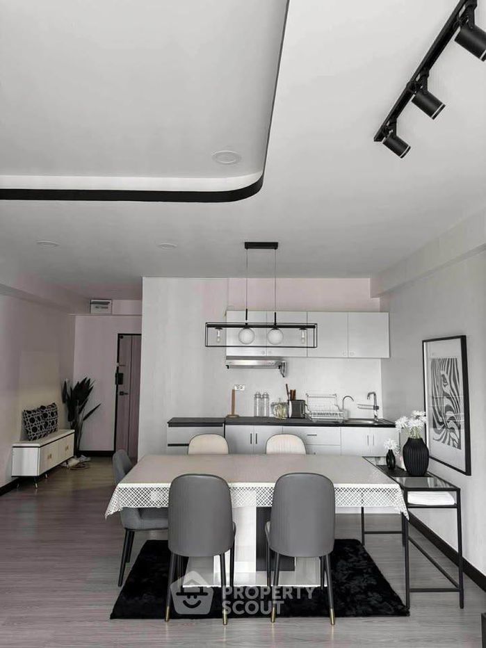 picture 3-BR Condo at Central Ratchayothin Park near BTS Ratchayothin (ID 2384233) - 4/10