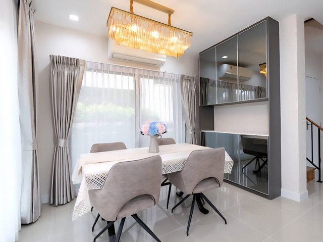 รูป บ้านเดี่ยว2ชั้นให้เช่า 51ตรว.วิวสระว่ายน้ำ ทิศใต้ หลังมุม ถนน กาญจนาภิเษก-พระราม9 - รูปที่ 2/8