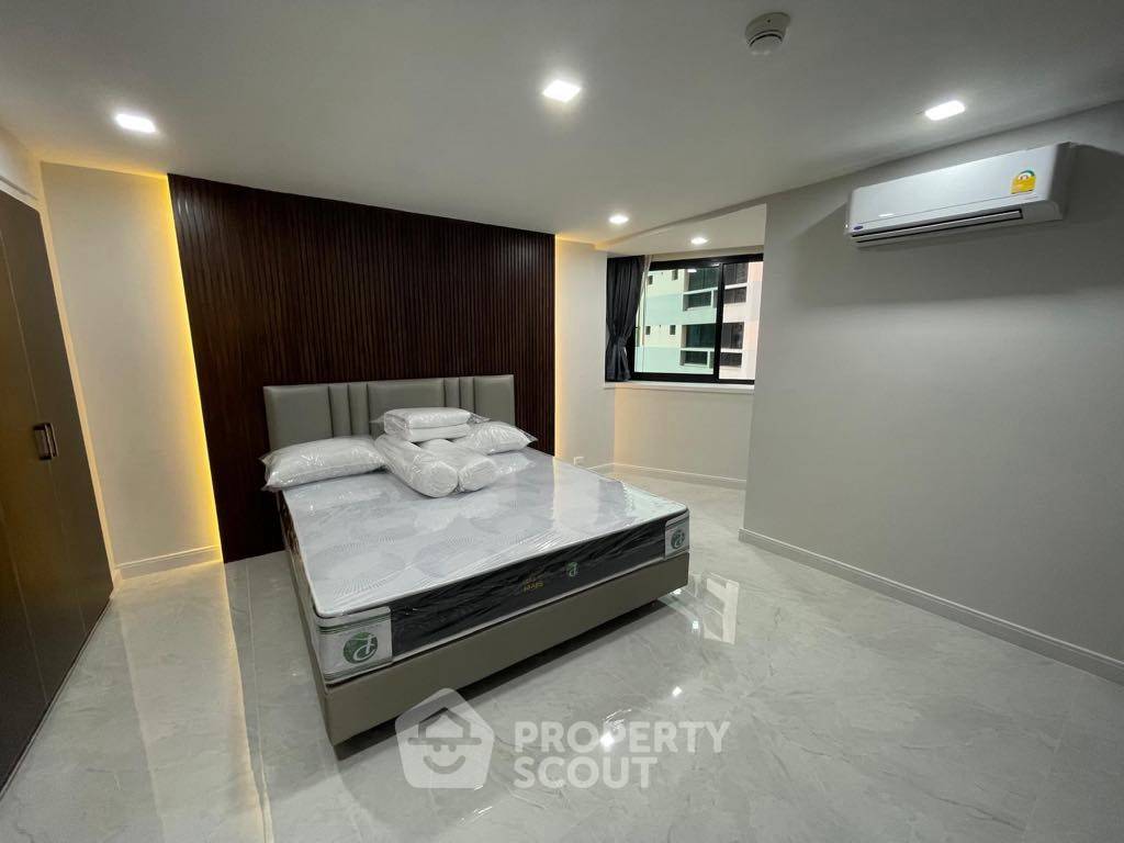 picture 3-BR Condo at President Park Condominium near MRT Queen Sirikit National Convention Centre (ID 2383295) - 2/12