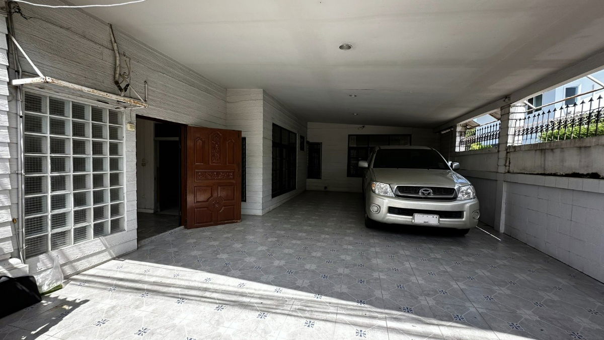 รูป ขายที่ดินพร้อมบ้านชั้นเดียว ซอยนาคนิวาส 17 ใกล้รถไฟฟ้าสถานีโชคชัย 4 เดินทางสะดวก เชื่อมต่อลาดพร้าว – โชคชัย 4 – เลียบด่วนเอกมัย–รามอินทรา - รูปที่ 2/7