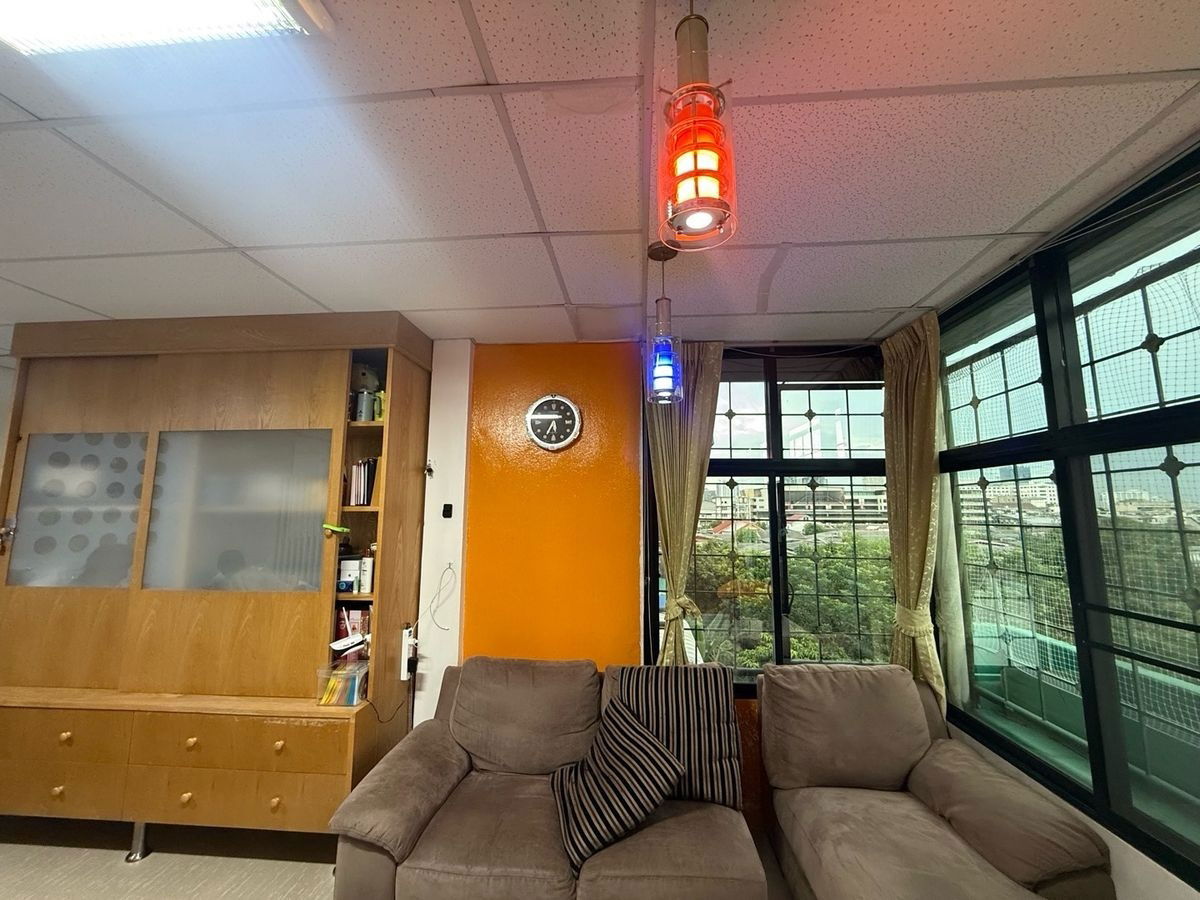 picture A lot of space in building , Parking 6 cars in the building , Commercial building for Sale Ratchawithi Road - 42/51