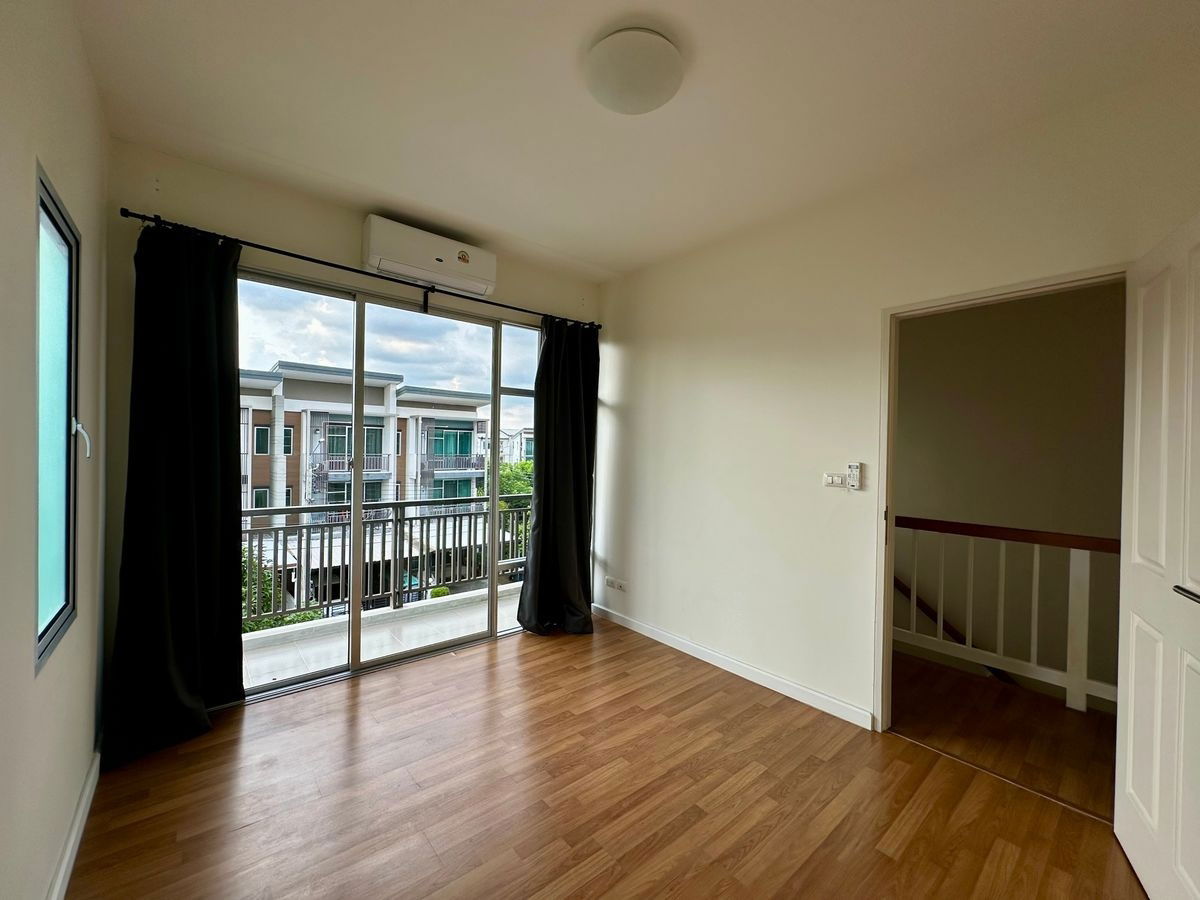 รูป หลังมุม สงบร่มรื่น มีสวนข้างบ้าน ทาวน์ อเวนิว ไทม์ ท่าข้าม 16 Town Avenue Time Thakham 16 - รูปที่ 14/18