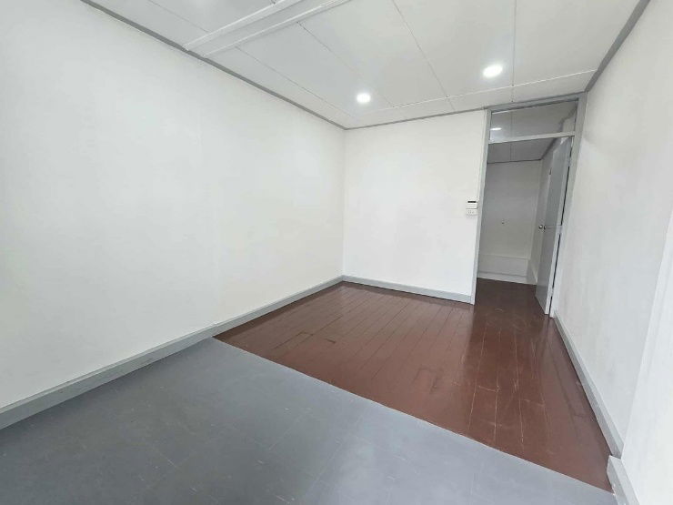 picture House for rent in Huai Khwang, very close to the MRT! - 8/18