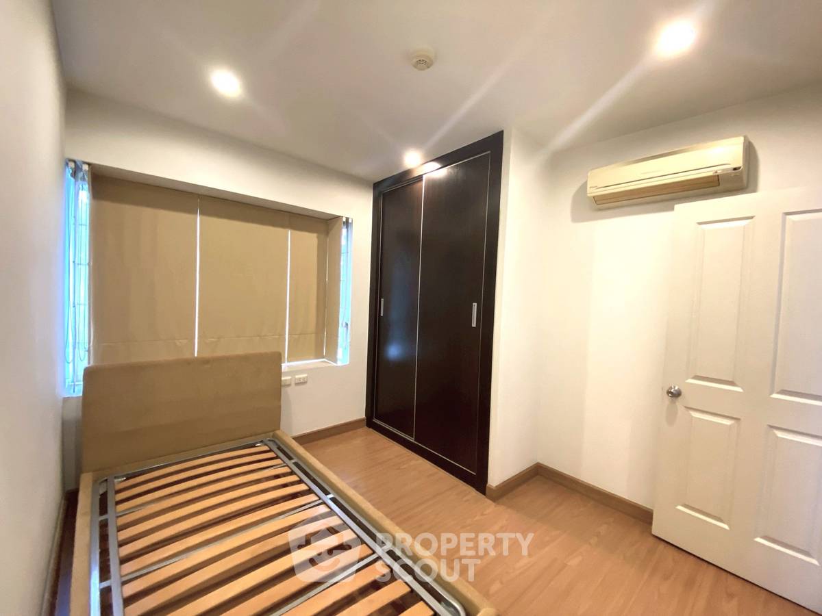 picture 2-BR Condo at Bridge Phaholyothin 37 near BTS Ratchayothin (ID 2387973) - 6/11