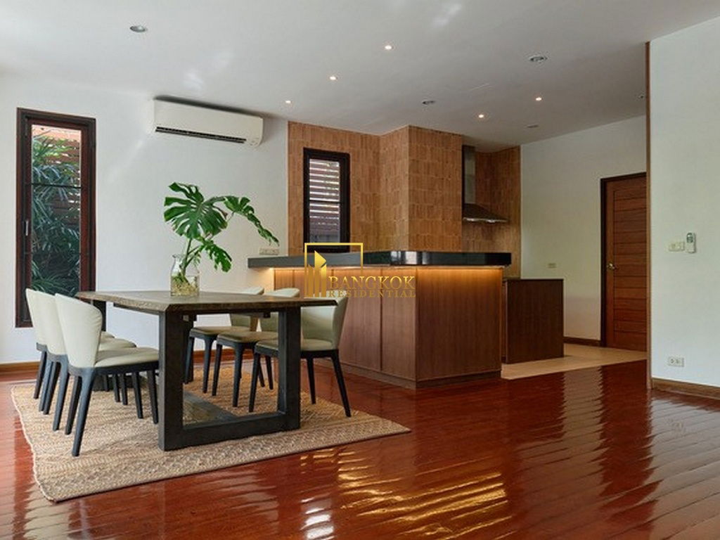 picture Modern 4 Bed Luxury House With Private Pool in Ekkamai Area - BR8125SH - 8/25