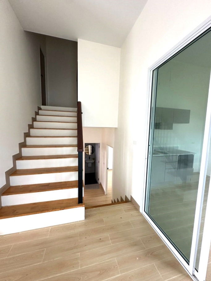 รูป ขายบ้านเดี่ยวสองชั้น  3 ห้องนอน 2 ห้องน้ำ 1  ห้องครัว  2  ที่จอดรถ - รูปที่ 3/8