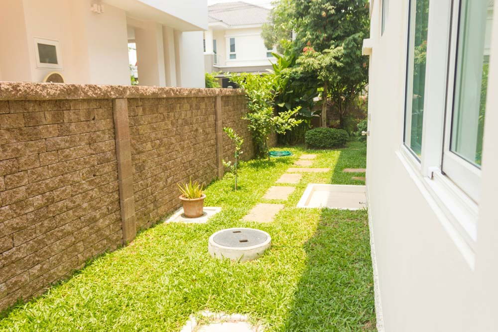 รูป ให้เช่าบ้านเดี่ยว 2 ชั้น มี 5 ห้องนอน 4 ห้องน้ำ 1 ห้องนั่งเล่น 1 ห้องอาหาร 1 ห้องครัว 1 ห้องเก็บของ จอดรถได้ 2 คัน พร้อมห้องแม่บ้าน - รูปที่ 3/35