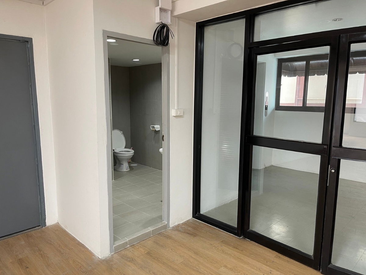 รูป ออฟฟิศให้เช่า ใกล้รถไฟฟ้าสายสีเหลือง - รูปที่ 3/9