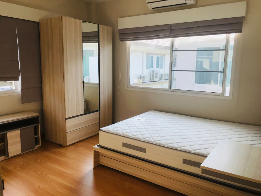 รูป ให้เช่าบ้านเดี่ยว 2 ชั้น มี 5 ห้องนอน 4 ห้องน้ำ 1 ห้องนั่งเล่น 1 ห้องอาหาร 1 ห้องครัว 1 ห้องเก็บของ จอดรถได้ 2 คัน พร้อมห้องแม่บ้าน - รูปที่ 29/35