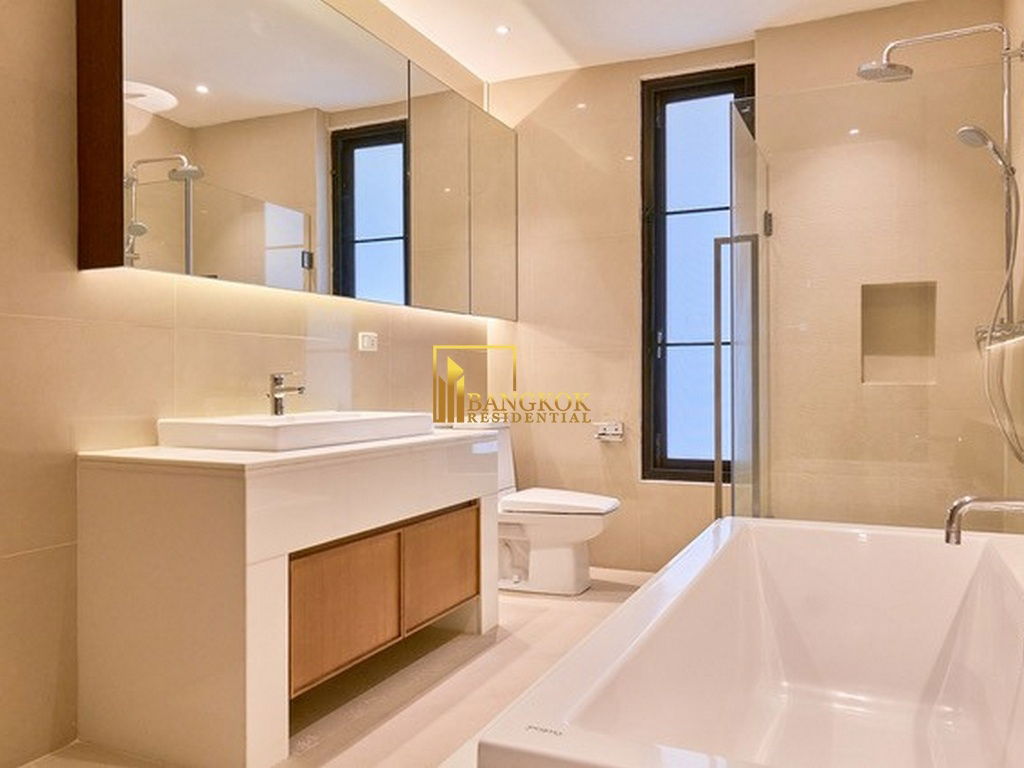 picture Modern 4 Bed Luxury House With Private Pool in Ekkamai Area - BR8125SH - 16/25