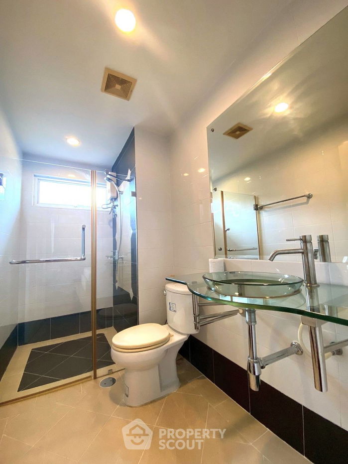 picture 2-BR Condo at Bridge Phaholyothin 37 near BTS Ratchayothin (ID 2387973) - 10/11