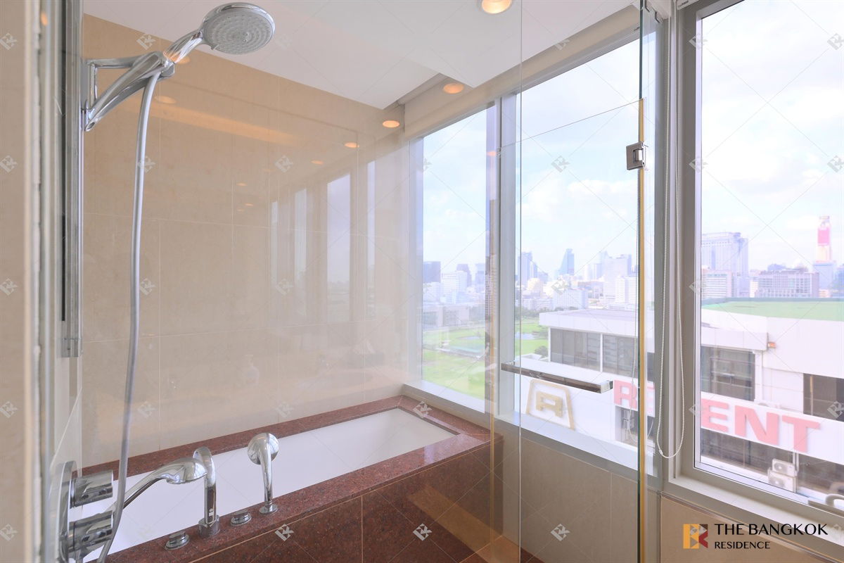 รูป 185 Rajadamri 💎 Luxury Private Living with Sport Club View 🏞️ Near BTS Ratchadamri  - รูปที่ 15/17