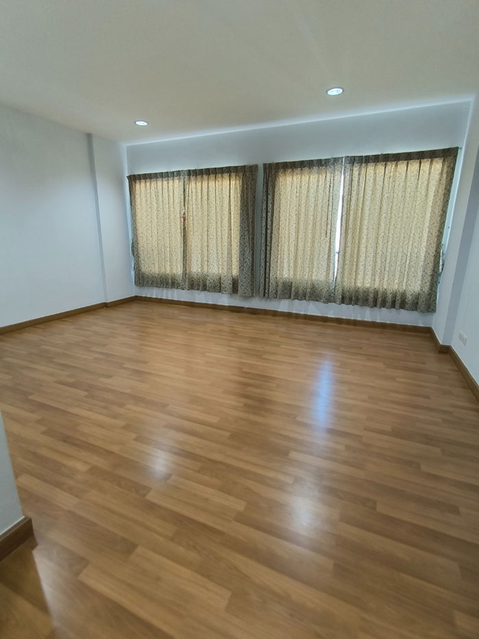 picture For rent 20,000 baht, Baan Klang Muang Suksawat, newly renovated, on Suksawat main road, next to Homepro Suksawat shopping mall. - 21/22