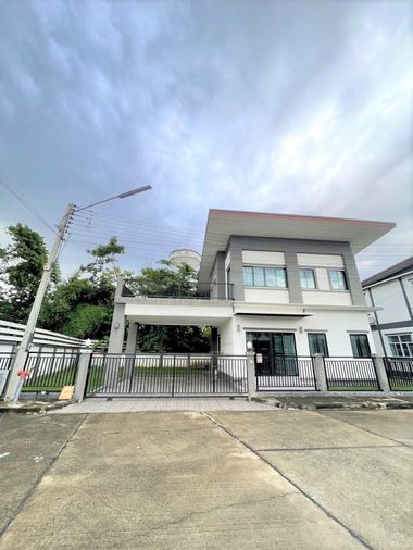 ให้เช่าบ้านเดี่ยวสองชั้น  3 ห้องนอน 2 ห้องน้ำ 1 ห้องรับแขก 1 ห้องครัว  