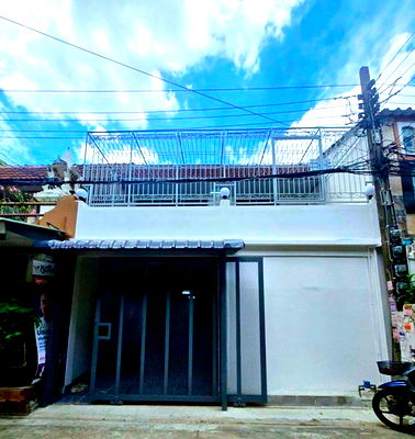 ทาวน์โฮม ถนนรัชดาภิเษก : ทาวน์เฮ้าส์ 2 ชั้น รีโนเวทใหม่ รร.นานาชาติรีเจนท์ 1.2 กม. ประชาราษฏร์บำเพ็ญ 12-18 ตลาดสดห้วยขวาง 1.4 กม.