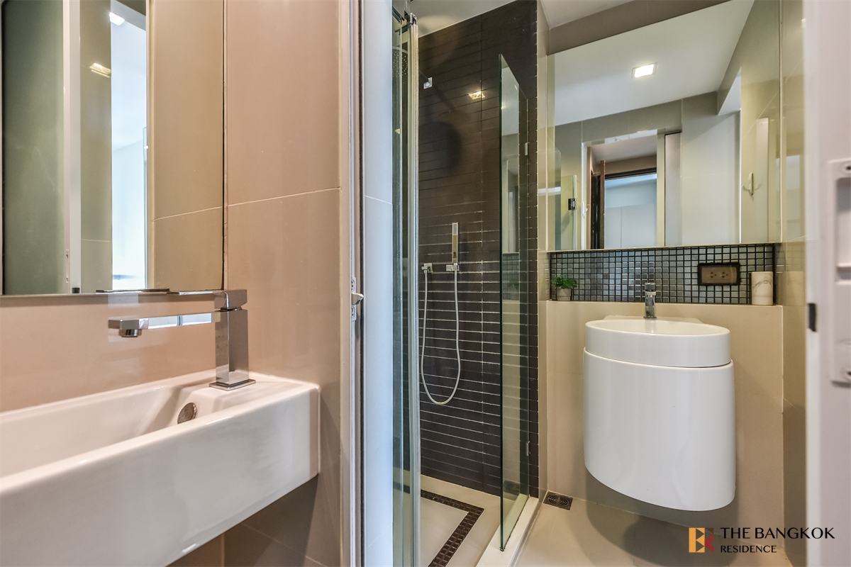 picture RHYTHM Sathorn near BTS Saphan Taksin Ready-to-move-in, Prime Location Condo - 7/10