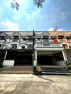 ทาวน์โฮมให้เช่า : ✨ เสนอให้เช่า – ทำเล “ฮ็อต” ตรงข้ามสวนหลวง ร.9 ติดถนนใหญ่