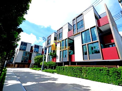 ทาวน์โฮม วิทยาลัยพณิชยการบางนา : Baan Klang Muang Classe | Modern 3 Bed Townhouse in On Nut - BR49066TH