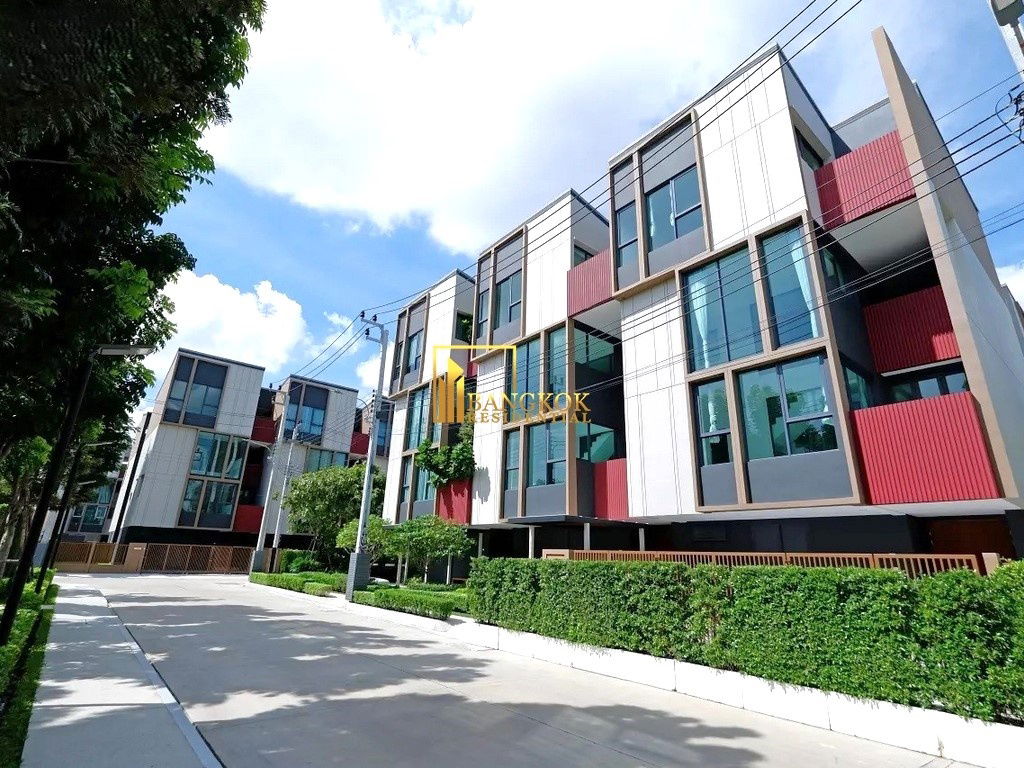 รูป Baan Klang Muang Classe | Modern 3 Bed Townhouse in On Nut - BR49066TH - รูปที่ 1/21