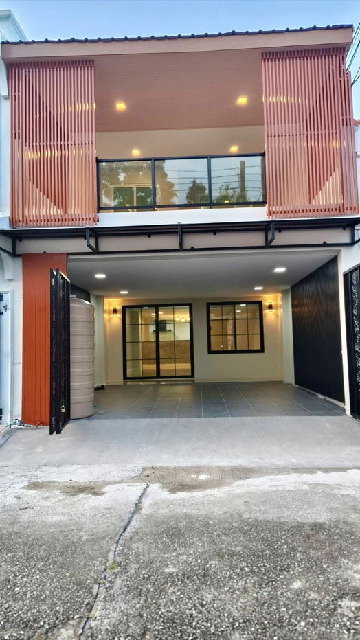picture 2-Storey Townhouse in Hua Hin – Fully Renovated - 1/11