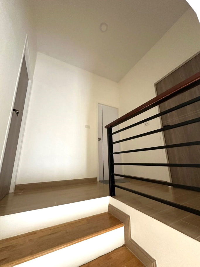 รูป ให้เช่าบ้านเดี่ยวสองชั้น  3 ห้องนอน 2 ห้องน้ำ 1  ห้องครัว  2  ที่จอดรถ - รูปที่ 4/8