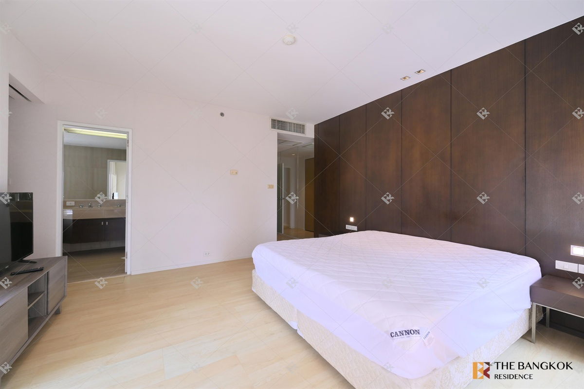 รูป Langsuan Ville 💫 Expansive Residence Offering True Private Living 🌳 Near BTS Ratchadamri   - รูปที่ 6/14