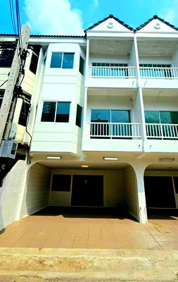 เช่าทาวน์โฮม ศูนย์ฝึกอบรม tot : บิ๊กซี รัตนาธิเบศร์ 2 800 ม.MRTบางกระสอ 900 ม.ให้เช่าทาวน์เฮาส์ 3 ชั้นรีโนเวทใหม่ทั้งหลัง 20 ตร.วา. 240 ตร.ม.