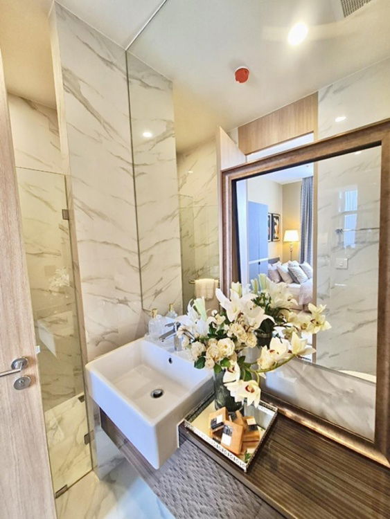 picture Noble Be 19: Experience Luxury Living in the Heart of the City at This Exceptional Condo - 13/14