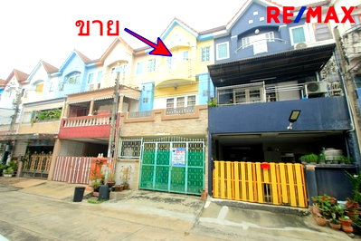 ทาวน์โฮม เขตหนองแขม : ทาวน์โฮมเพชรเกษม112 หมู่บ้านสุชา พุทธมณฑลสาย4 บ้าน 3ชั้น ต่อเติมแล้ว บ้านสภาพดี ใกล้ห้างเดอะมอลล์บางแค มหาวิทยาลัยธนบุรี ราคาถูกคุ้มค่า 1.69ล้าน